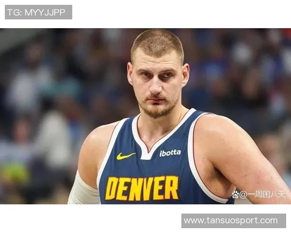 约基奇展现超凡视野与精准手法布劳恩底角三分轻松命中 约基奇展现超凡视野与精准手法布劳恩底角三分轻松命中