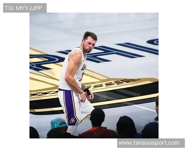 东契奇罚球失误遗憾错过赛季首场50分里夫斯无奈呼喊罚进一个啊 东契奇罚球失误遗憾错过赛季首场50分里夫斯无奈呼喊罚进一个啊