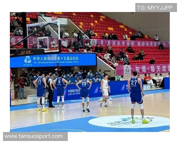 周琦首次现场观赛感受男双比赛魅力轻松3-0胜利乐趣无穷 周琦首次现场观赛感受男双比赛魅力轻松3-0胜利乐趣无穷