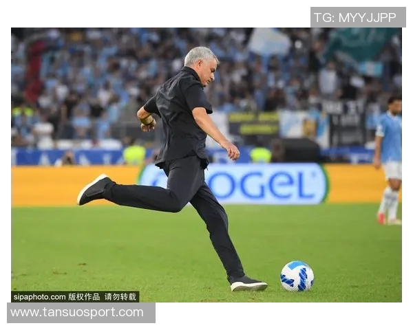 今日趣图：胡桑诺夫曼市德比失利后更衣室内的震惊瞬间