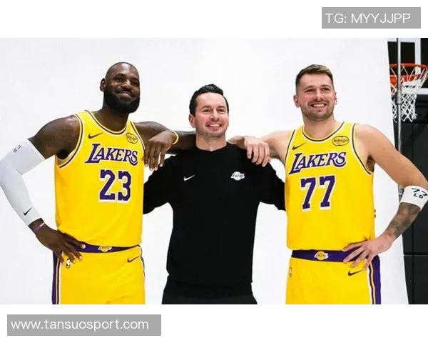 詹姆斯坚持东契奇最后出场引发热议湖记独家揭秘首发阵容介绍背后的故事