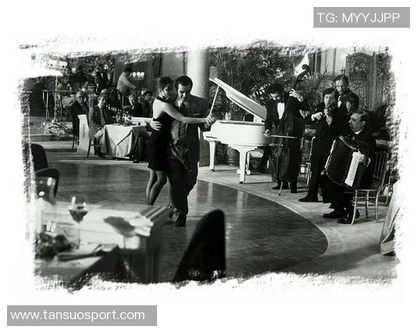 加布里埃尔高空跃起意外重摔下体撞击立柱引发男人们的共鸣与心痛